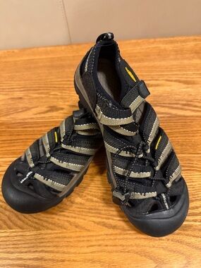 Big Kids Keen Water Shoes - 5 (38)